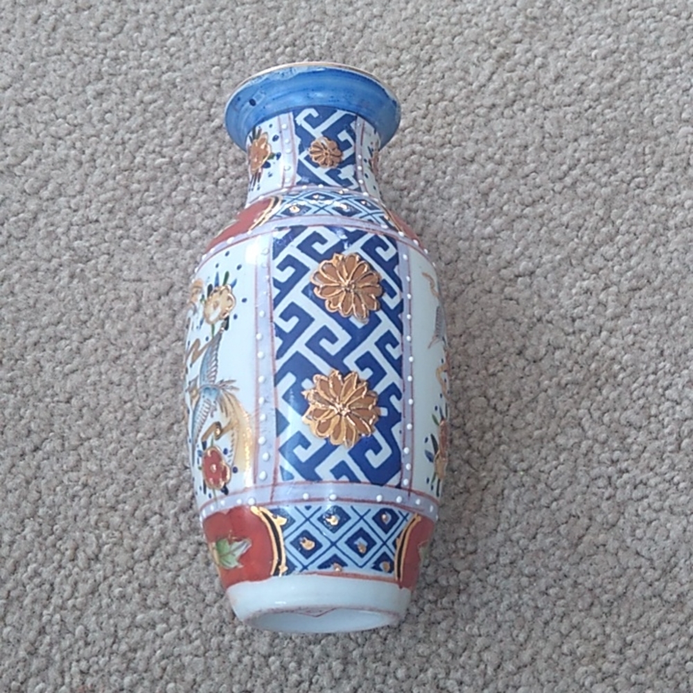 Vintage Chinese Vase close to 7" hand painted beautiful piece no damage - Picture 4 of 8